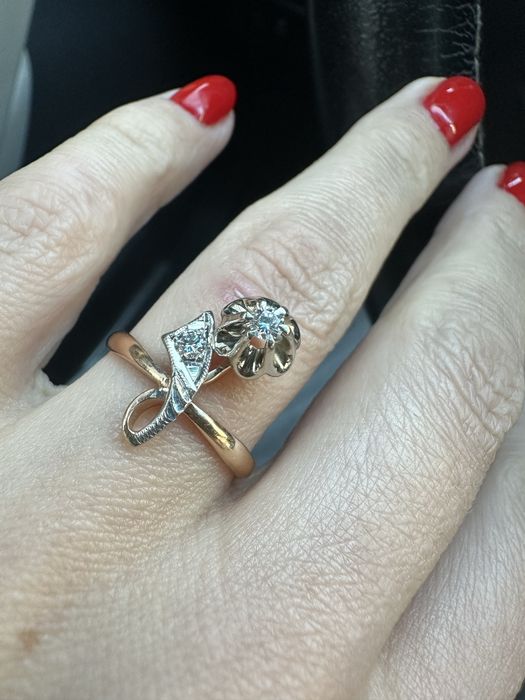 Золотое кольцо с бриллиантами