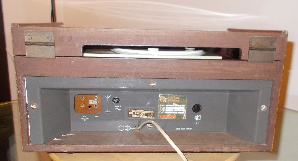 Rádio PHILIPS c/gira-discos, de 1965