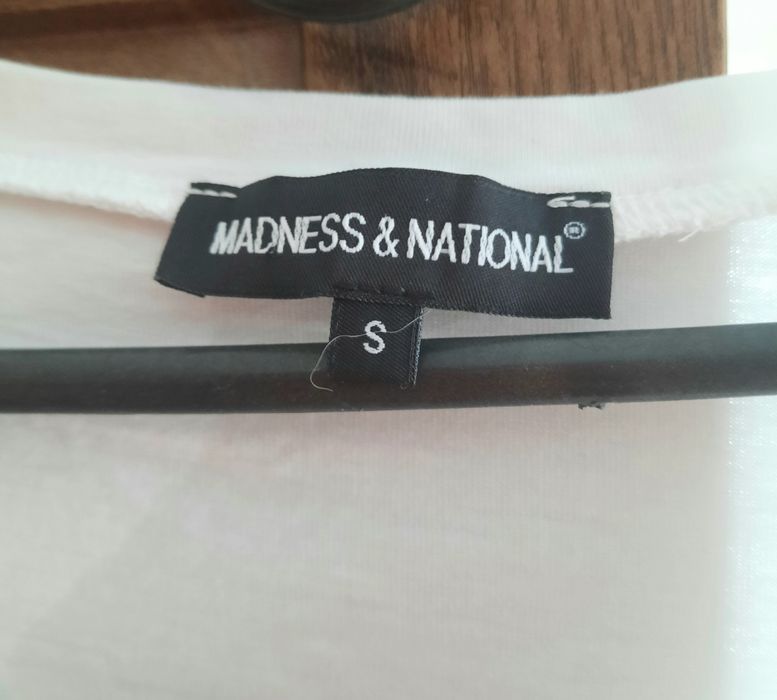 Футболка белоснежная в стразах