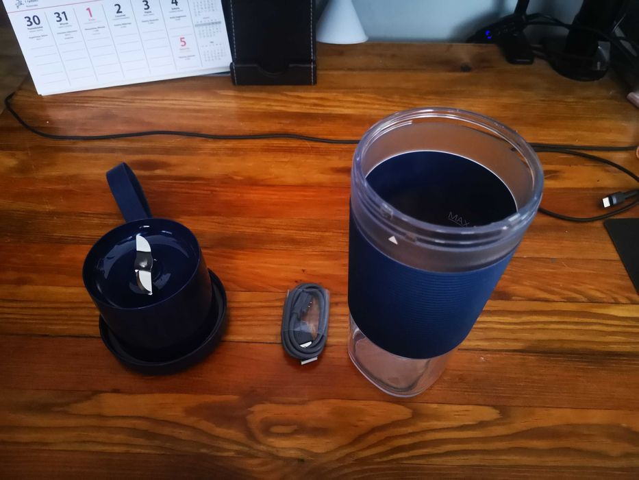 Bender samochodowy USB marki Lexus