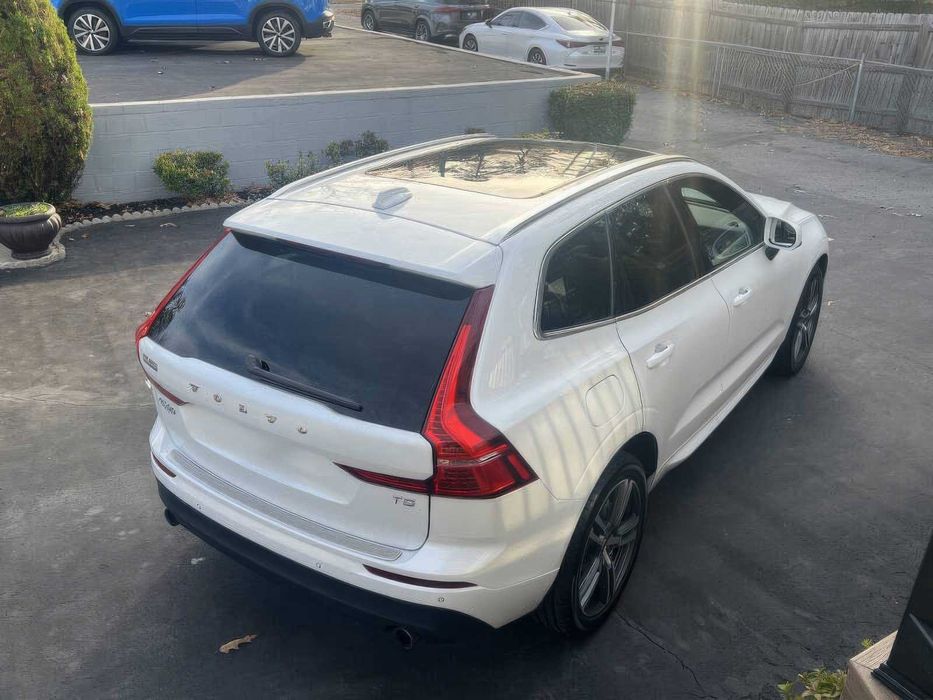 Volvo XC60 T5 Momentum      2020
