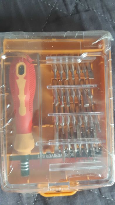 Набор отверток для ремонта мобильного телефона..