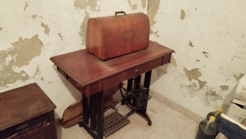 Máquina de costura antiga