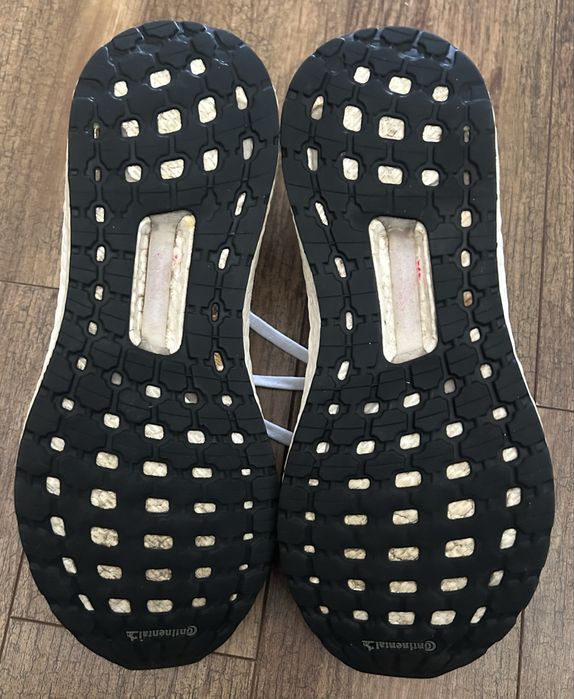Кросівки Adidas UltraBoost, розмір 42
