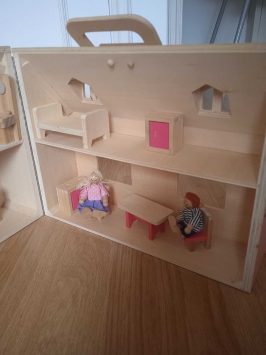 Casa de bonecas portátil