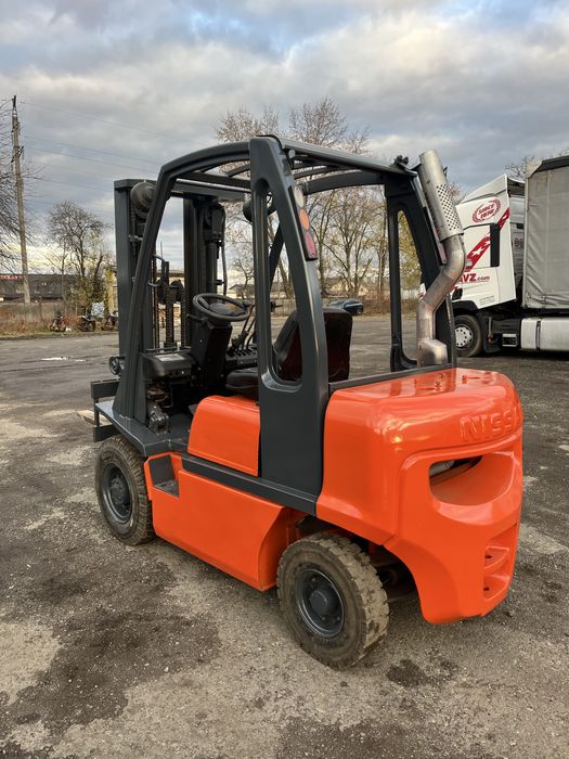Вилочний навантажувач Nissan 2.5t 4.7m 2005p