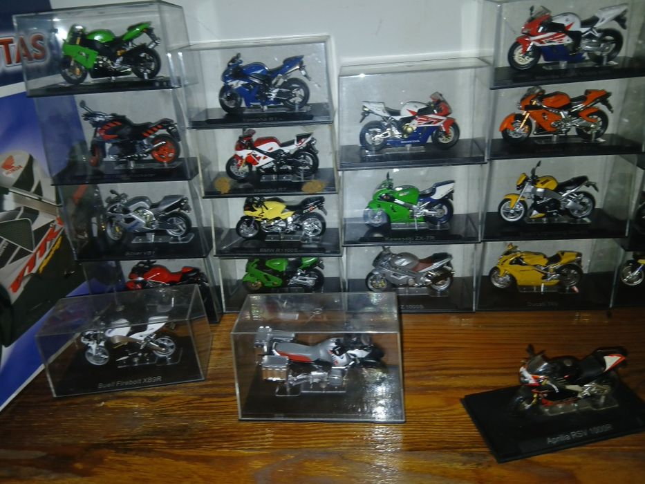 Colecao 50 motos minitura por 250 €