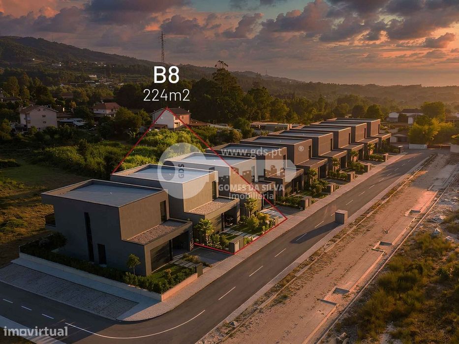 Lote de 224 m2 para Construção de Moradia em Banda com Vista Rio