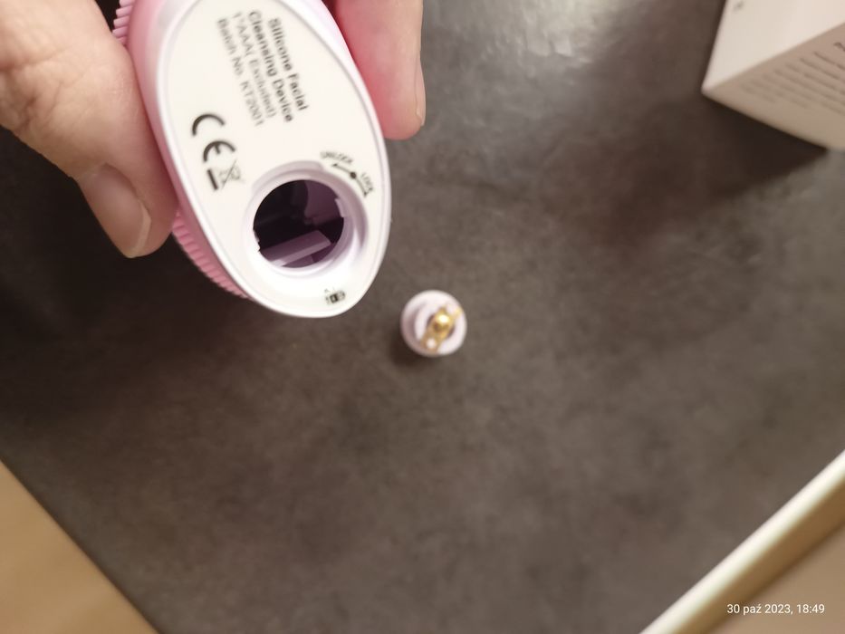 Szczoteczka masażer ultradźwiękowy do mycia twarzy