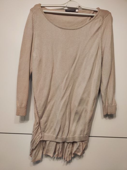 Elegancki beżowy sweter z koszula