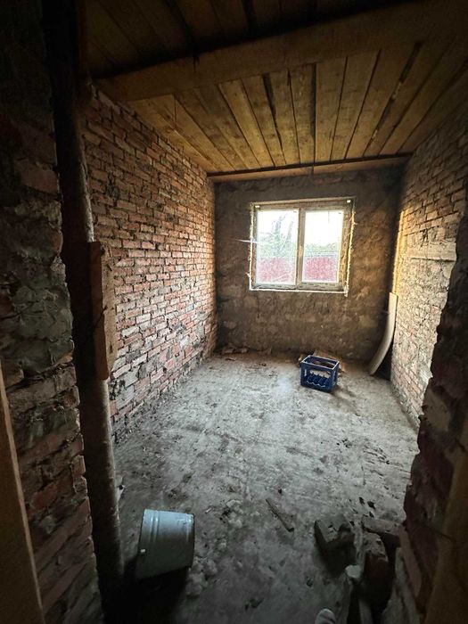 Продається триповерховий корпус під бізнес