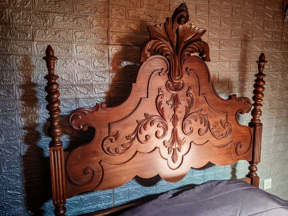 Cama Casal Completa (sem colchão) + 1 Mesinha Cabeceira