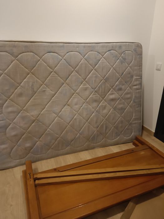 Cama madeira com colchão