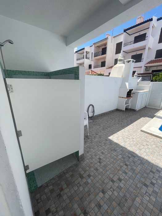 Alugo Moradia com Piscina para férias-400m praia