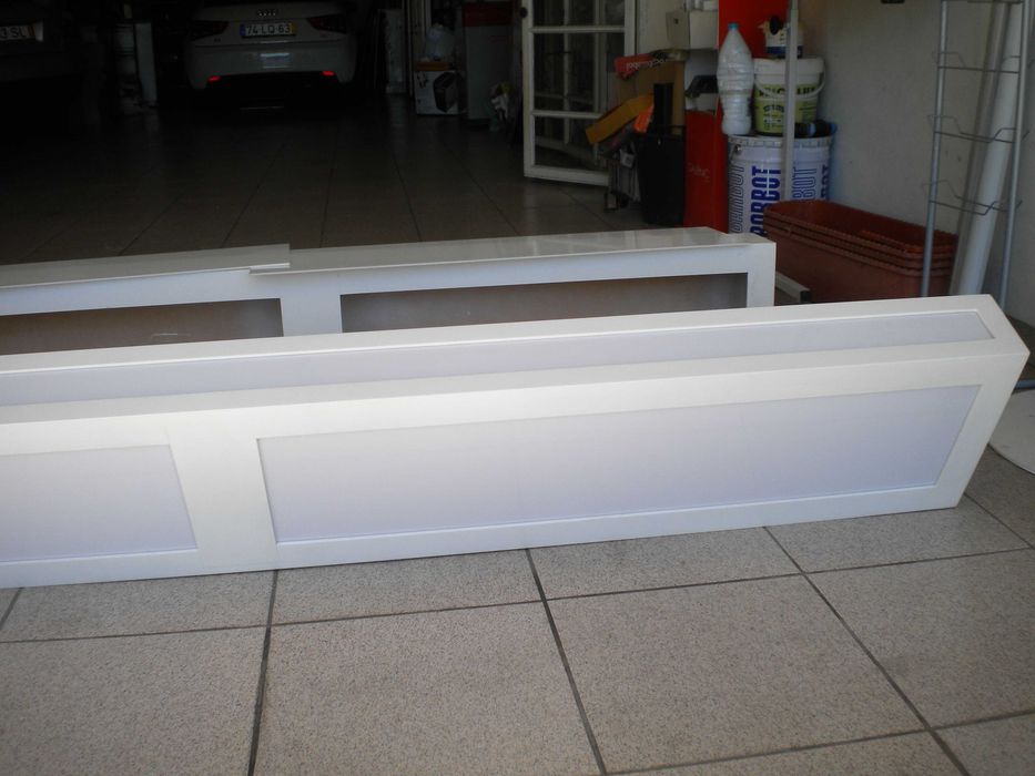 Prateleiras em MDF, em branco, com possibilidade de iluminação