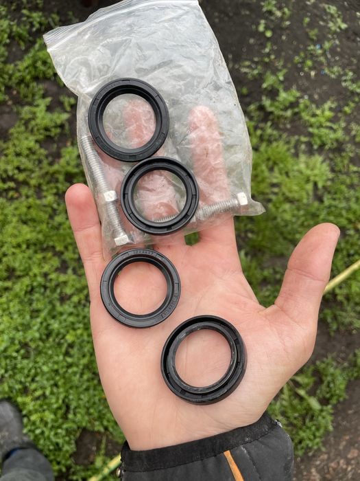 Сальніки на вилку минск