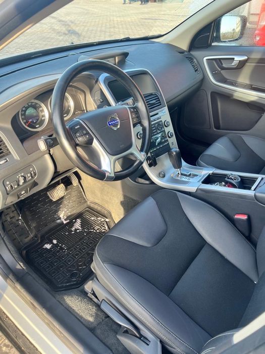 Автомобіль Вольво Volvo XC60 2010