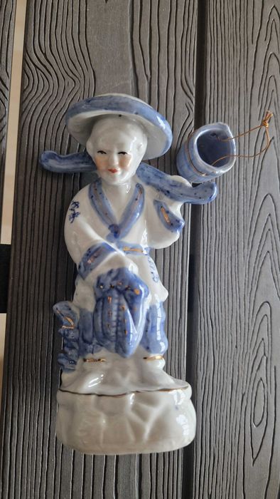 Estatueta mulher do campo asiática