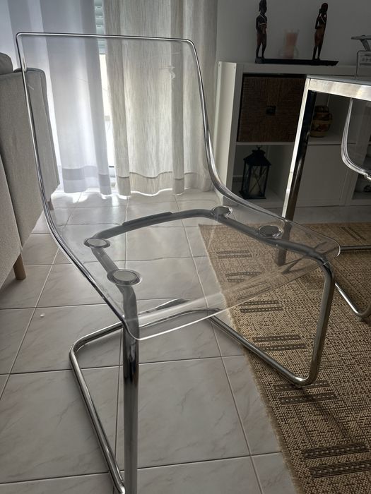 Cadeiras transparentes