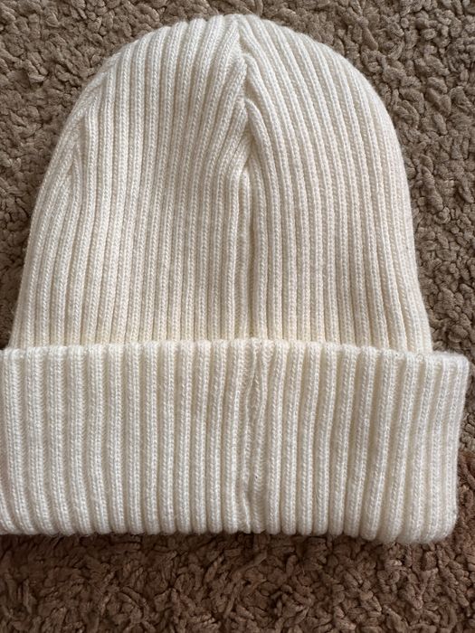 Біла шапка, в ідеальному стані