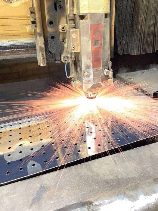 Лазерна різка металу та гнуття. Лазерная резка, гибка