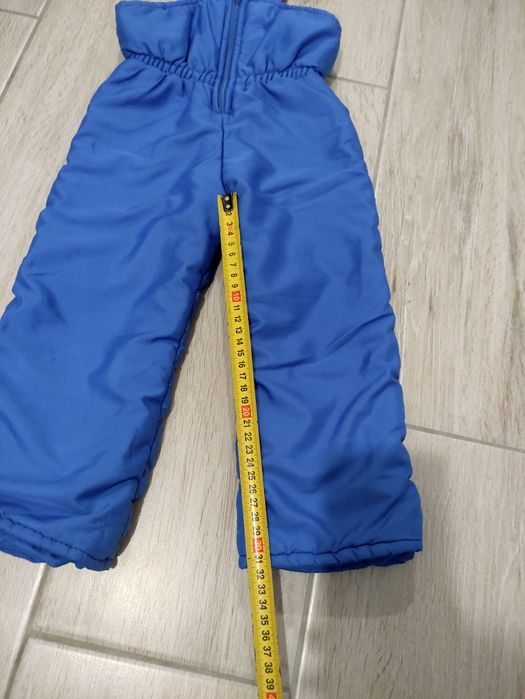 Продам комбинезоны зимние на рост 86