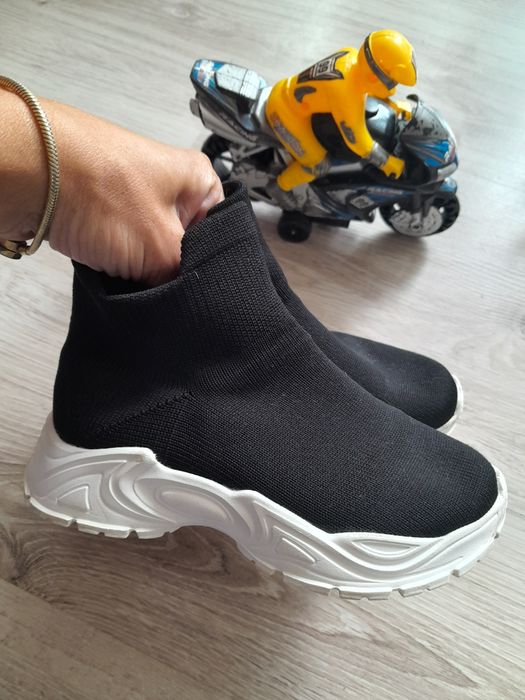 Czarne wsuwane buty sportowe dla dziewczynki