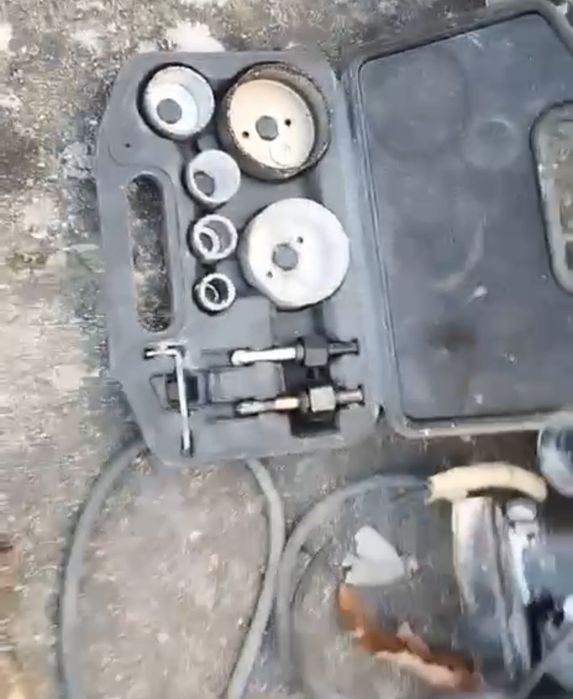 Carrinha com material de construção para despachar