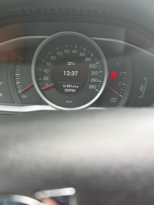 Volvo V60 2.0 D2 R-Design — foto 7