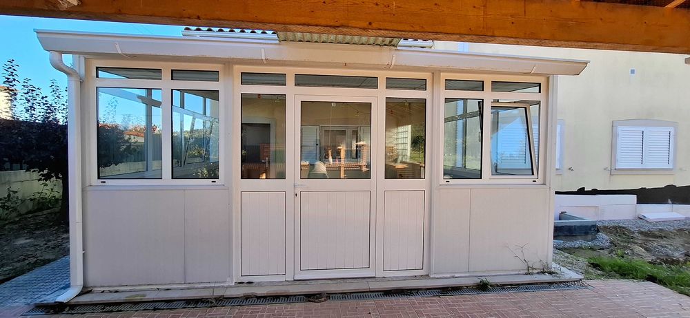 Marquise em alumínio e vidro – Excelente para fechar espaço exterior