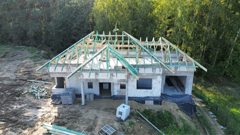 Materiały dachowe, Dekarz, Usługi dekarskie ciesielskie