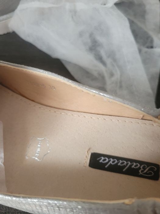 Buty nowe srebne Balada 39