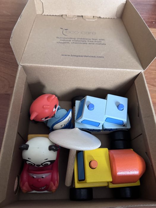 Zestaw pierwszych samochodzików dla maluszka