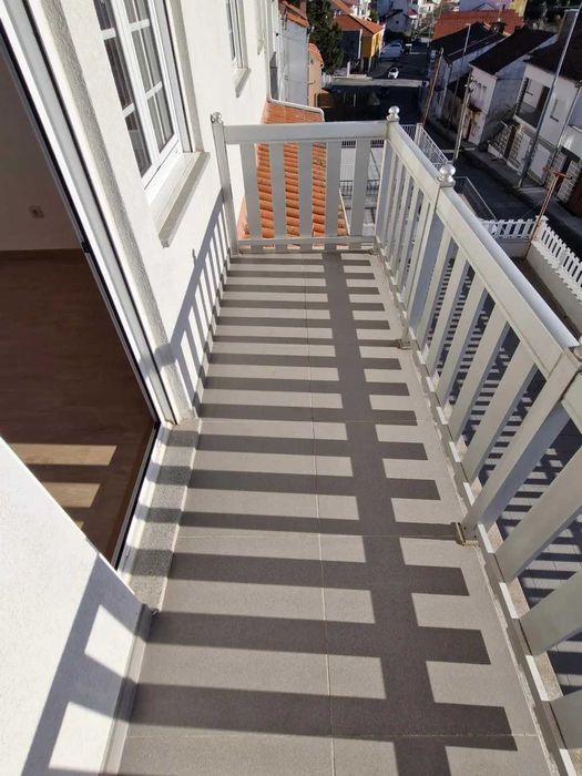 Apartamento T2 de 60m2 + Garagem Com Varanda