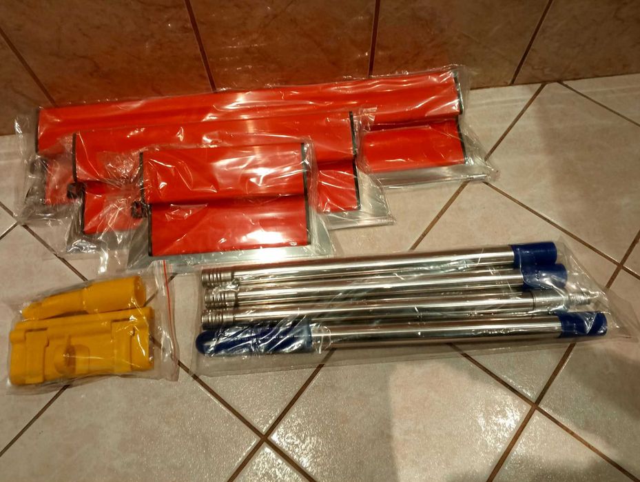 Zestaw szpachli do gładzi gipsowych.