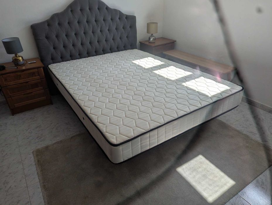 Cama 200x150 (colchão e estrado) em bom estado