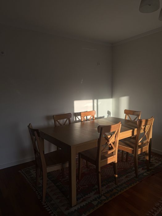 Mesa de jantar com 6 cadeiras Ikea
