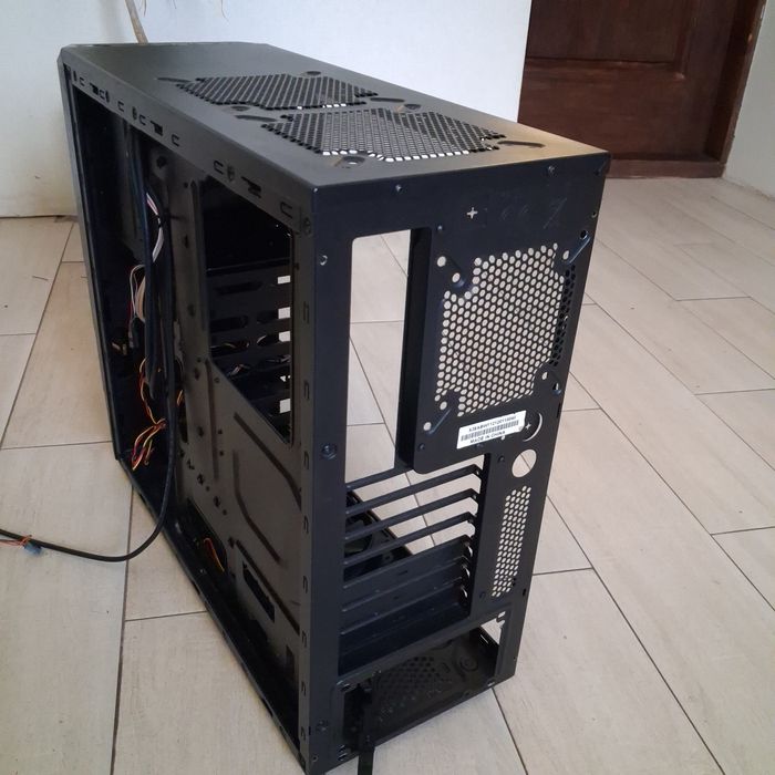 Корпус системного блоку. Xigmatek + один вентилятор  в корпусі