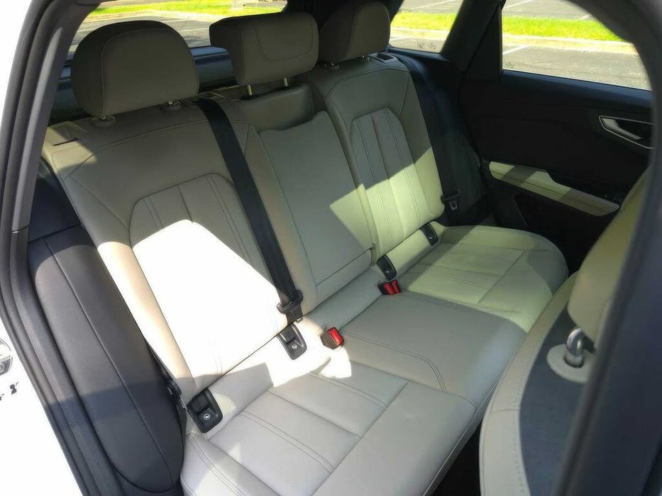 Audi Q4 e-tron quattro Premium 55      2024