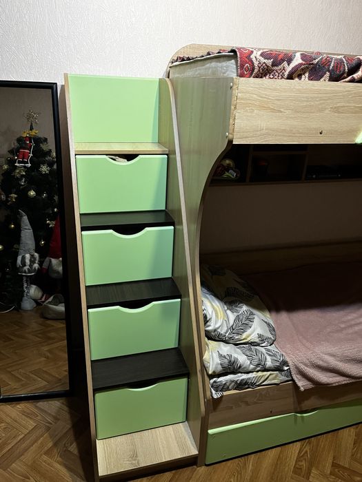 Продам двухъярусную кровать с LED-подсветкой