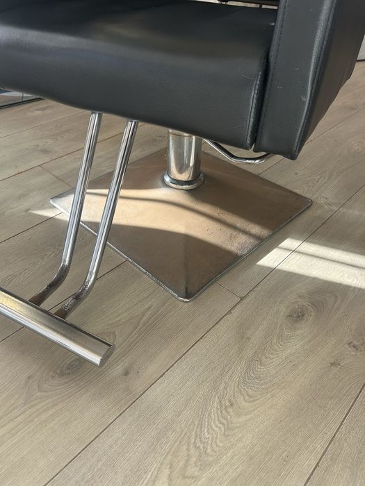 Duas cadeiras de cabeleireiro