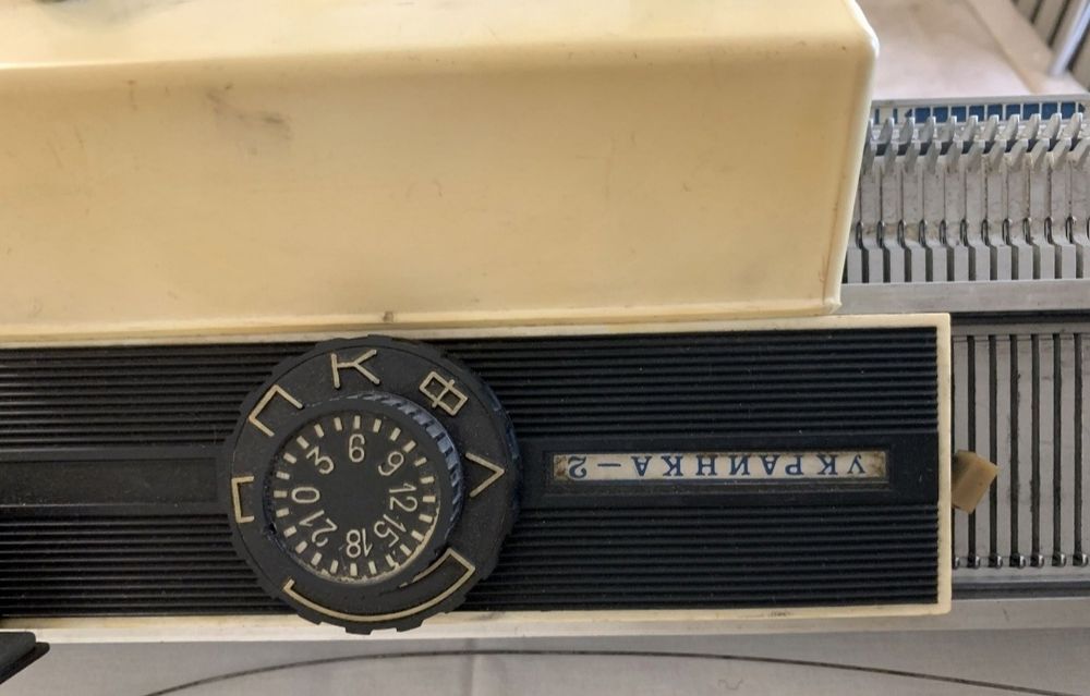 Продам двухфонтурную вязальную машину 5 класса УКРАИНКА 2