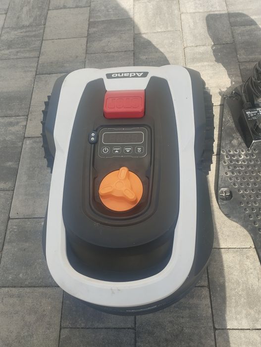 Robot koszący Adano