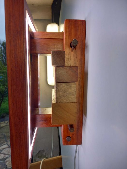 Candeeiro de parede a leds de madeira maciça