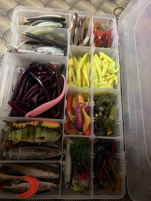 Caixa de amostras para pesca ao achiga e lucio.