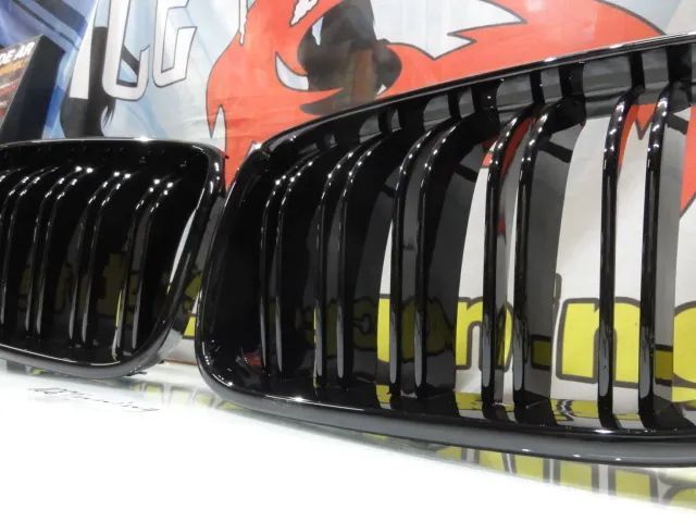 Grelha frontal em preto piano brilhante para BMW X3 F25 2010-2014, X4 F26 +2014 M4 look / dupla lâmina em Plastico ABS