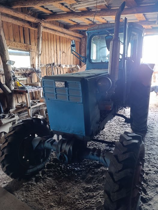 Трактор Т-40 колісний, причіп, плуг.