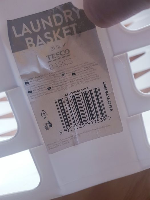 Plastikowy kosz na pranie Tesco Basics 31.5L