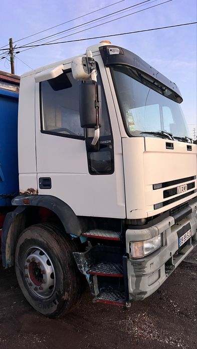 Camião Iveco com grua e basculante