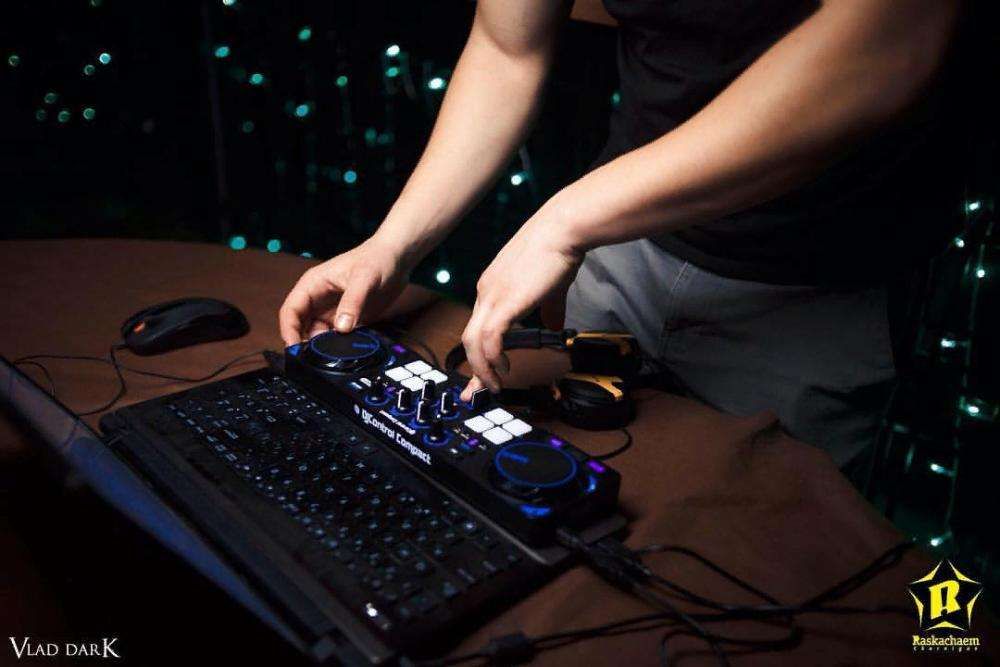 Ведучий, музичний супровід подій Чернігів/Київ (DJ, діджей, тамада)